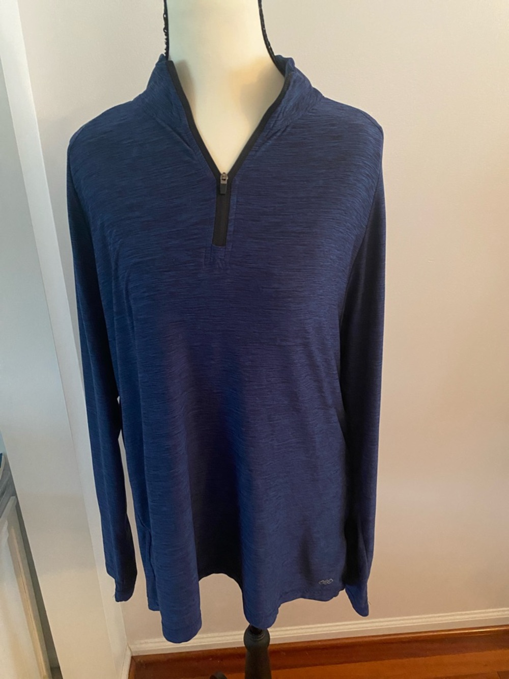 Leg3nd brand  Medium long sleeve top made in Egypt